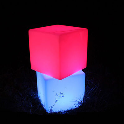 Controllo remoto luce esterna a LED a cubo con batteria ricaricabile da 4400mah