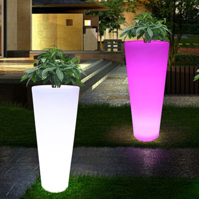Mostra di vasi da fiori luminosi Pottine di piante da giardino luminose colorate Lampada da pavimento da piantagione in plastica Per il noleggio di feste