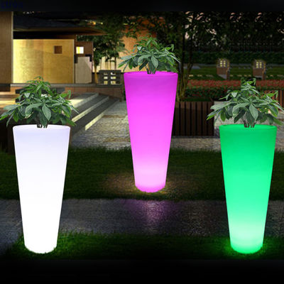 Mostra di vasi da fiori luminosi Pottine di piante da giardino luminose colorate Lampada da pavimento da piantagione in plastica Per il noleggio di feste