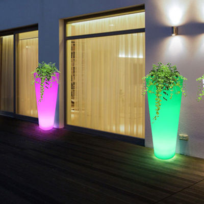 Mostra di vasi da fiori luminosi Pottine di piante da giardino luminose colorate Lampada da pavimento da piantagione in plastica Per il noleggio di feste