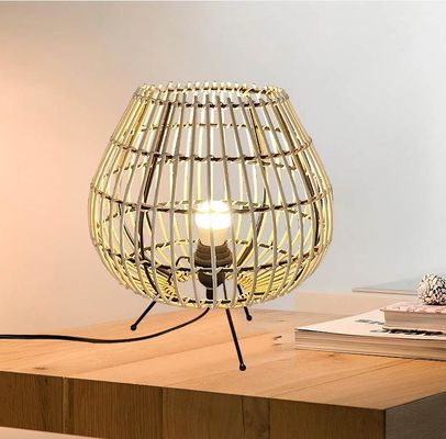 Lampada da tavolo in bambù di colore naturale per la camera da letto