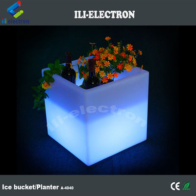 Barattolo di ghiaccio a LED illuminato in PE quadrato in plastica / vaso di fiori a LED / piantatrice di fiori