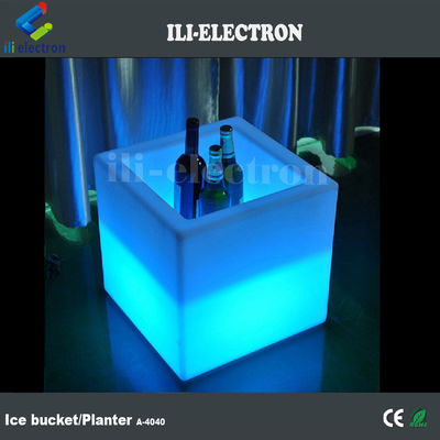 Barattolo di ghiaccio a LED illuminato in PE quadrato in plastica / vaso di fiori a LED / piantatrice di fiori