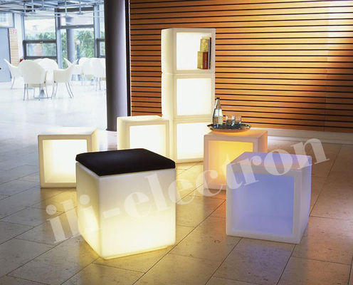 Barattolo di ghiaccio a LED illuminato in PE quadrato in plastica / vaso di fiori a LED / piantatrice di fiori