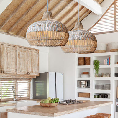 Lampada a pendente di bambù, lampada a soffitto di vimini per la decorazione interna.