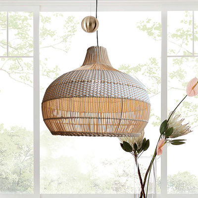 Lampada a pendente di bambù, lampada a soffitto di vimini per la decorazione interna.
