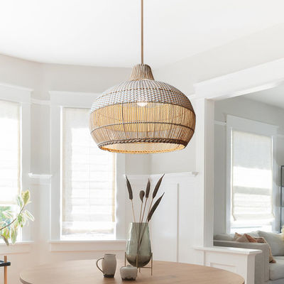 Lampada a pendente di bambù, lampada a soffitto di vimini per la decorazione interna.
