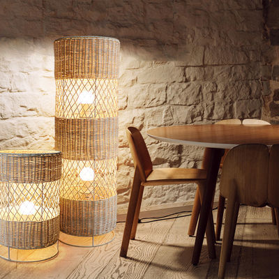 Lampada da terra a LED di vimini di rattan fatta a mano per la decorazione del soggiorno