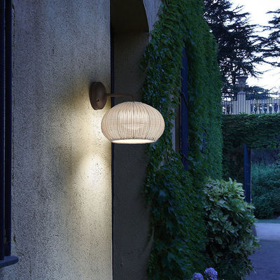 Leggete a mano Luci da parete di rotano Sconce Forma rotonda impermeabile per esterni