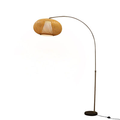 Divano moderno in soggiorno, studio in camera da letto, lavoro verticale, lampada da terra per la pesca.