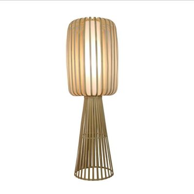 Lampada da pavimento in bambù per salotto residenziale