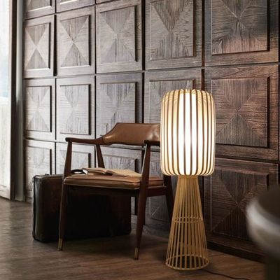Lampada da pavimento in bambù per salotto residenziale
