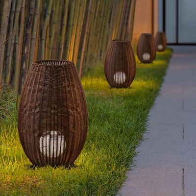 lampada da pavimento a LED a rattan per esterni