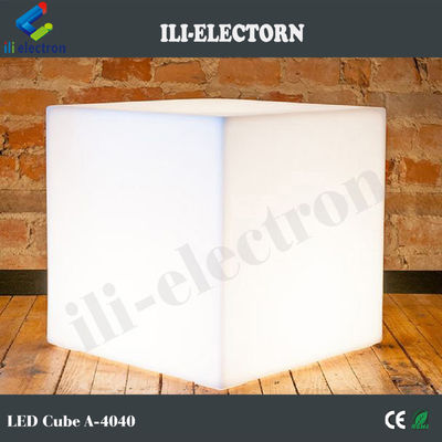 Cubi di luce LED solidi / Scaffali di cubo luminoso Tavolo laterale / Pezzo di accento luminoso illuminato