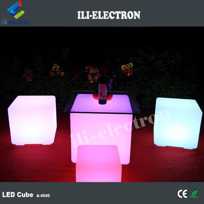 Poltrona cubo colorata e impermeabile
