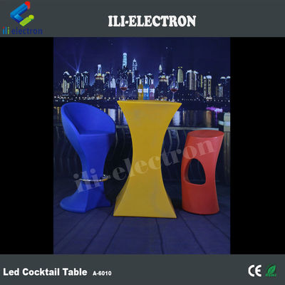 Arredamento esterno a led in plastica di colore arancione