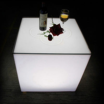 Sedile a cubo a LED in materiale PE per la decorazione