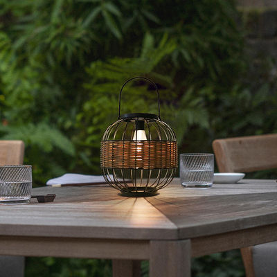 Lanterne da giardino in rattan impermeabili, luci solari in rattan per il balcone