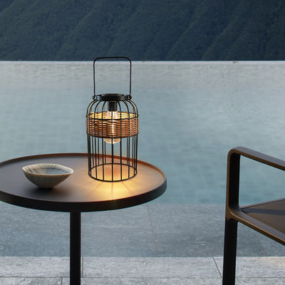Piccole luci solari portatili in rotino per balconi