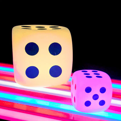Illuminato all'aperto LED Cube Light Dice Style 15cm 20cm 30cm IP65 impermeabile per eventi all'aperto