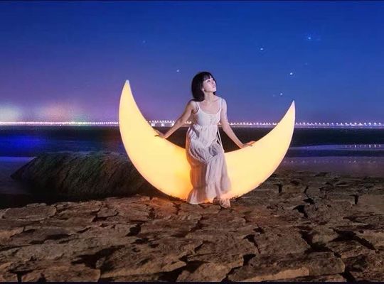 Strutture ricreative Balanci di plastica Poltrona a luce lunare 16 colori variabili