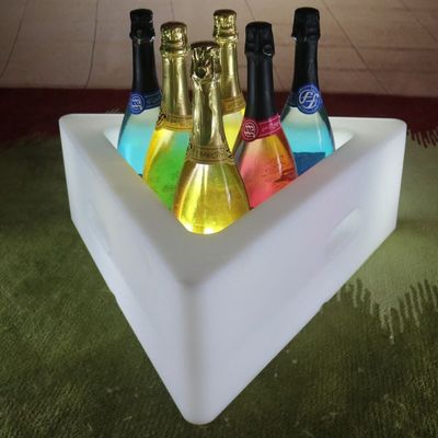 PE Plastico Triangolare LED Ice Bucket 16 Colori Cambia batteria al litio ricaricabile