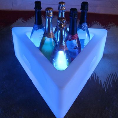 PE Plastico Triangolare LED Ice Bucket 16 Colori Cambia batteria al litio ricaricabile