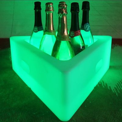 PE Plastico Triangolare LED Ice Bucket 16 Colori Cambia batteria al litio ricaricabile