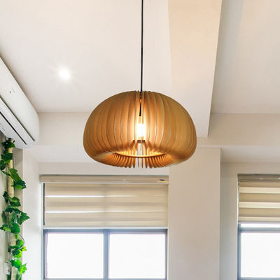 Luce pendente a lampadario per sala da pranzo in legno