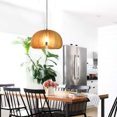 Luce pendente a lampadario per sala da pranzo in legno