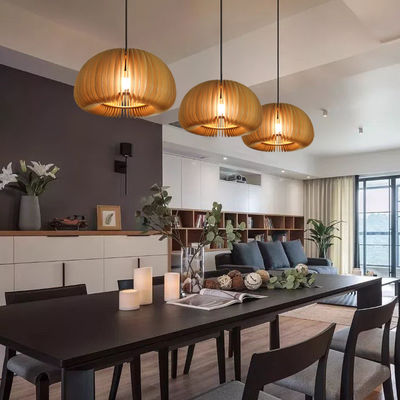 Luce pendente a lampadario per sala da pranzo in legno