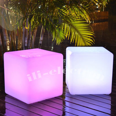 Luce LED in plastica a cubo con telecomando e luminosità regolabile