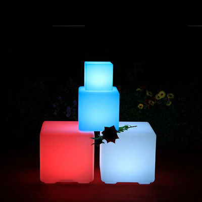 Luce LED in plastica a cubo con telecomando e luminosità regolabile