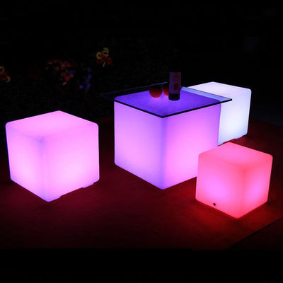 Luce LED in plastica a cubo con telecomando e luminosità regolabile