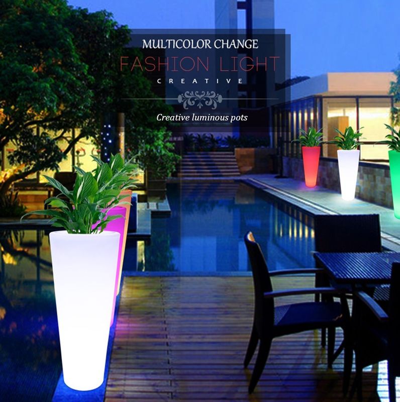 illuminato highboy ha portato vaso di fiori artificiali con 16 colori che cambiano con il telecomando