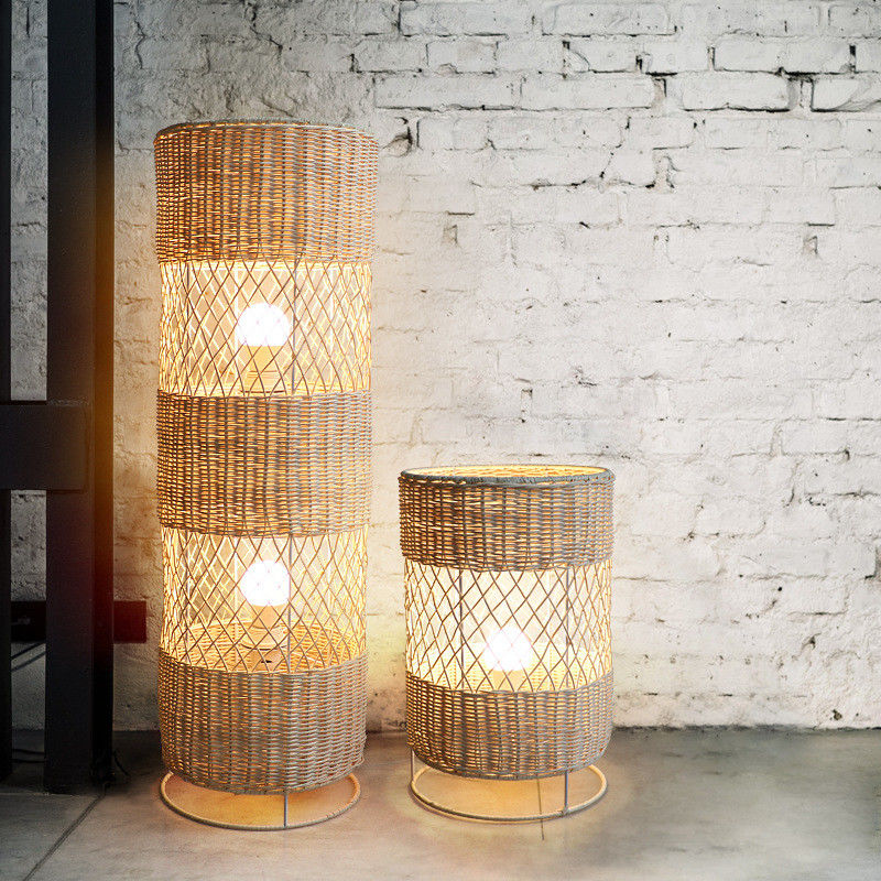 Lampada da terra a LED di vimini di rattan fatta a mano per la decorazione del soggiorno