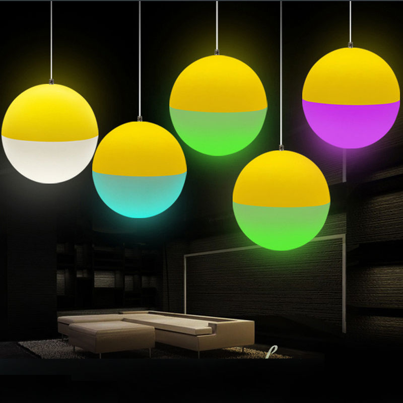 Controllo remoto LED Glow Ball Light Pendente doppio colore per le vacanze