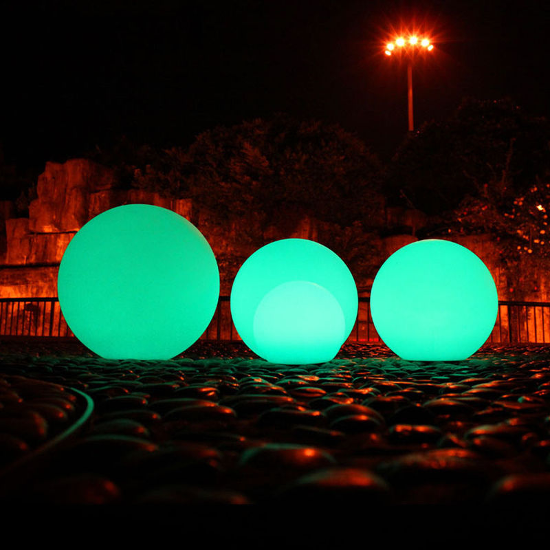 Plastico esterno a prova d'acqua illuminato LED Ball 20,25,30,35,40,5060 cm