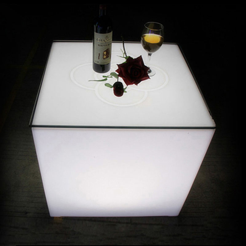 Sedile a cubo a LED in materiale PE per la decorazione