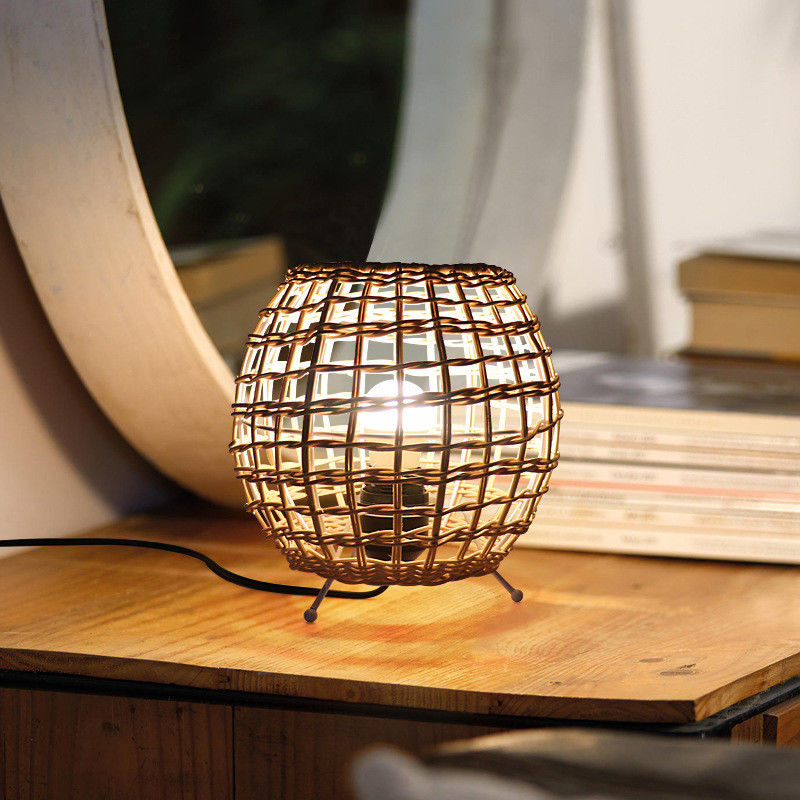 piccola lampada da tavolo a sfera creativa in rotino lampada da tavolo decorativa in rattan artificiale in rotino tessuto in camera da letto